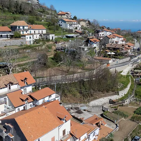 Bed & Breakfast L'incanto Dei Monti 3*